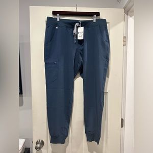 Figs women’s Zamora 2.0 scrub pants in dark harbor. XL. New with tags!